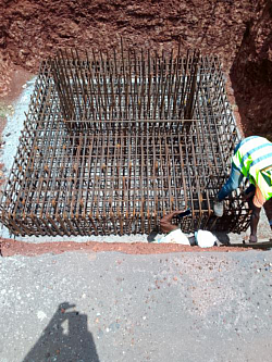 TRAVAUX de construction de poutre de support d'un pont